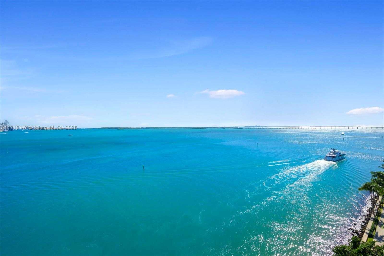 Small Image of 770 CLAUGHTON ISLAND DR #1215, Miami Number 24