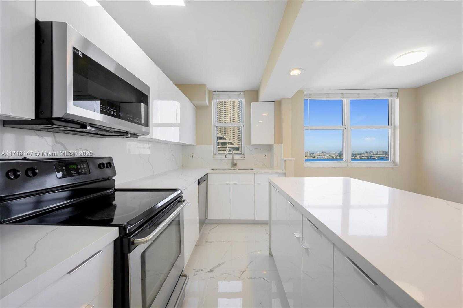 Small Image of 770 CLAUGHTON ISLAND DR #1215, Miami Number 6