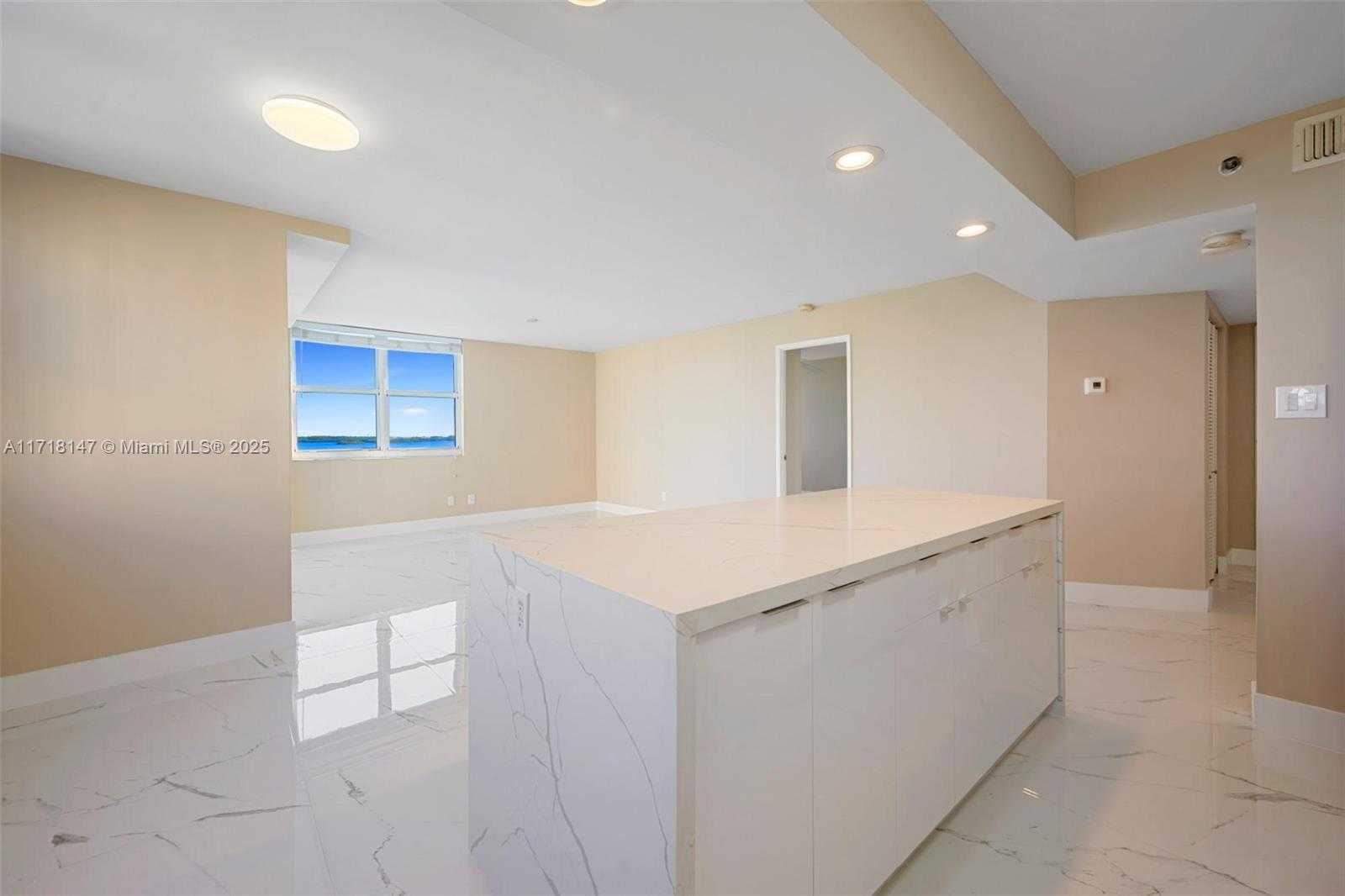 Small Image of 770 CLAUGHTON ISLAND DR #1215, Miami Number 7