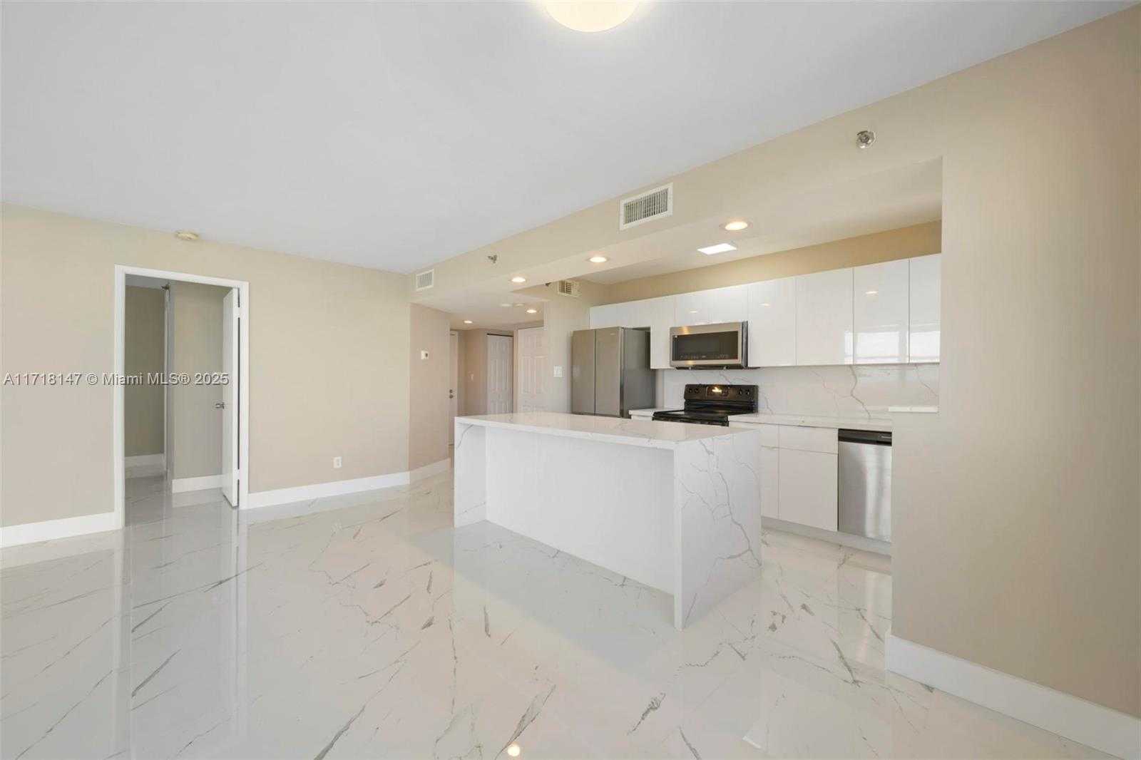 Small Image of 770 CLAUGHTON ISLAND DR #1215, Miami Number 9