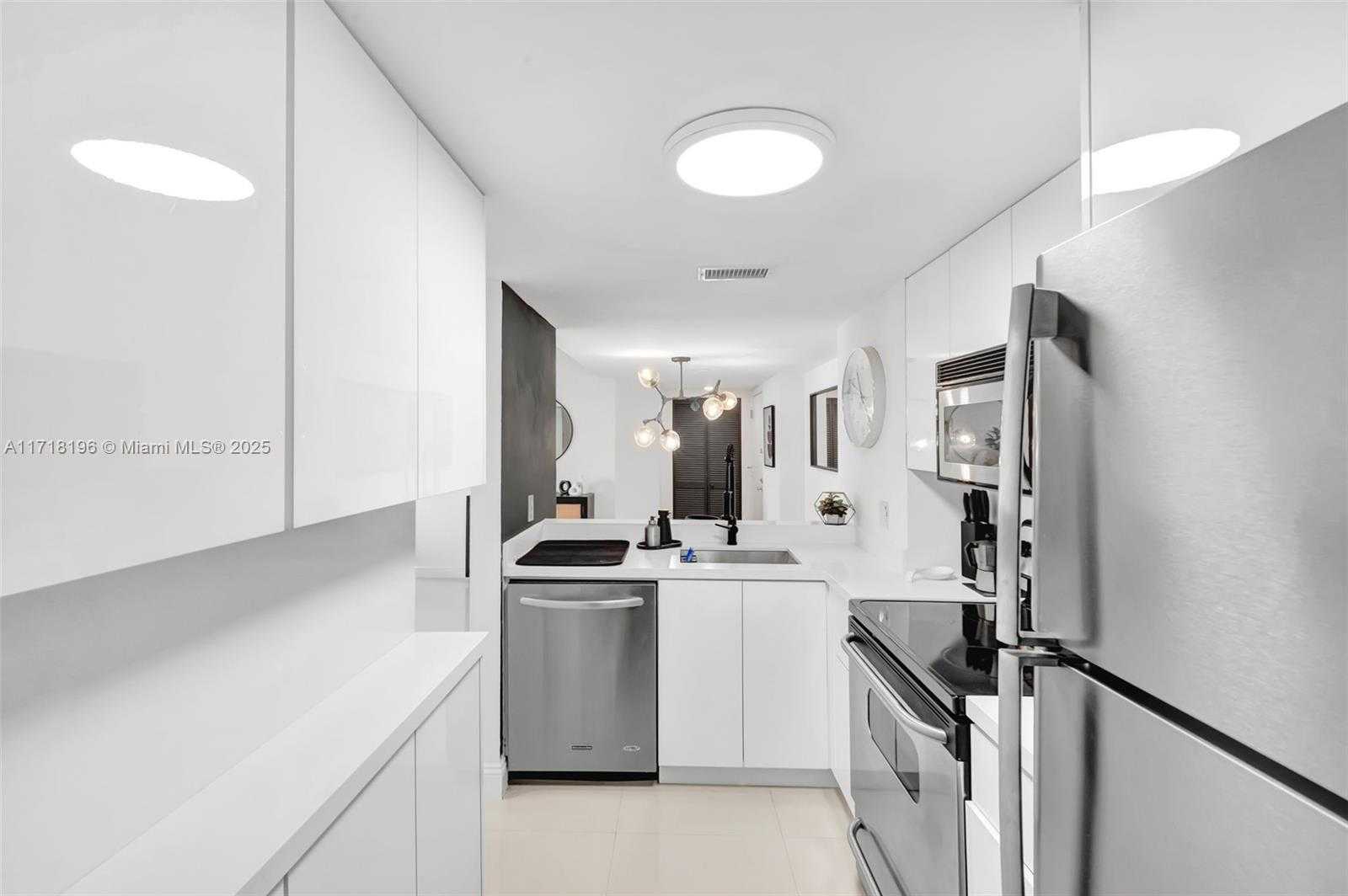 Small Image of 770 CLAUGHTON ISLAND DR #614, Miami Number 17