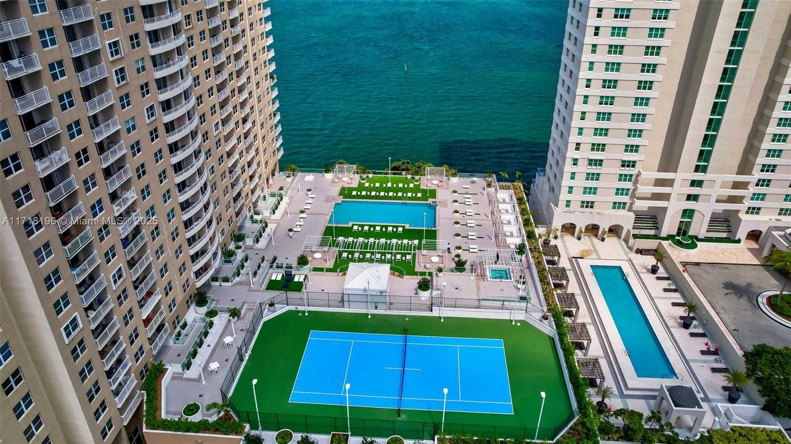 Small Image of 770 CLAUGHTON ISLAND DR #614, Miami Number 25