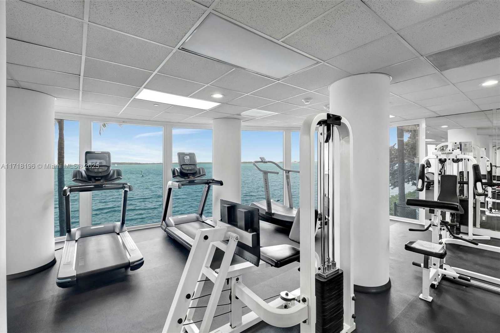 Small Image of 770 CLAUGHTON ISLAND DR #614, Miami Number 29