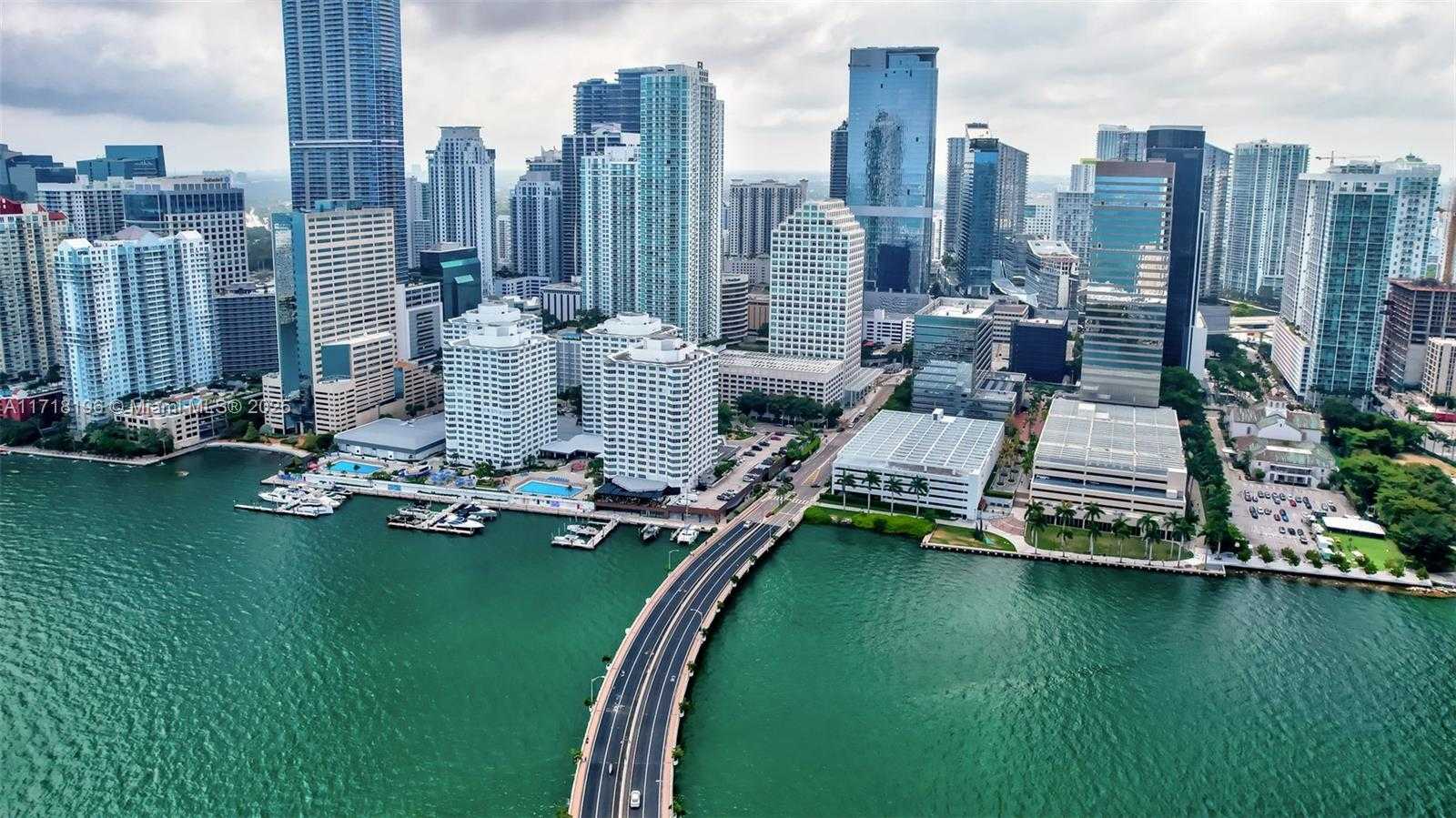 Small Image of 770 CLAUGHTON ISLAND DR #614, Miami Number 38