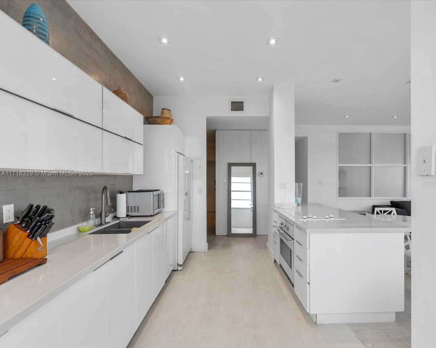 Small Image of 18011 BISCAYNE BLVD #PH05, Aventura Number 15