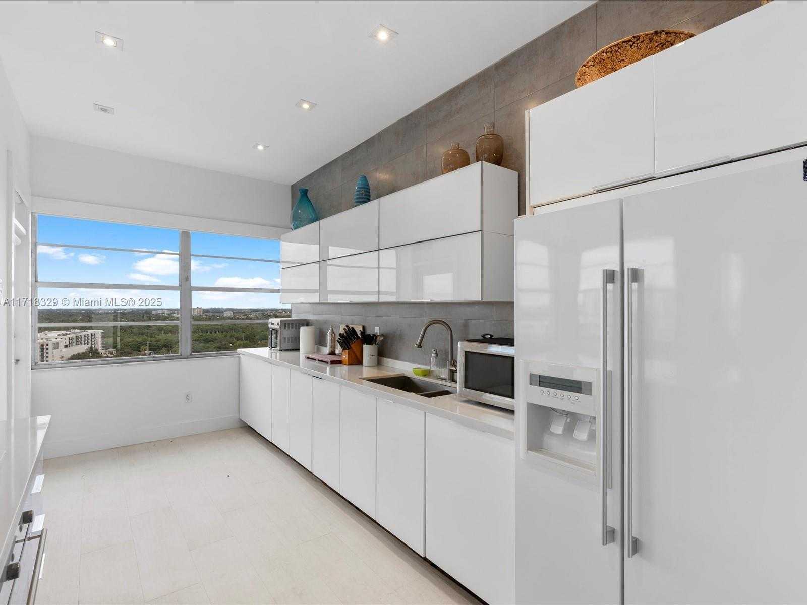 Small Image of 18011 BISCAYNE BLVD #PH05, Aventura Number 18