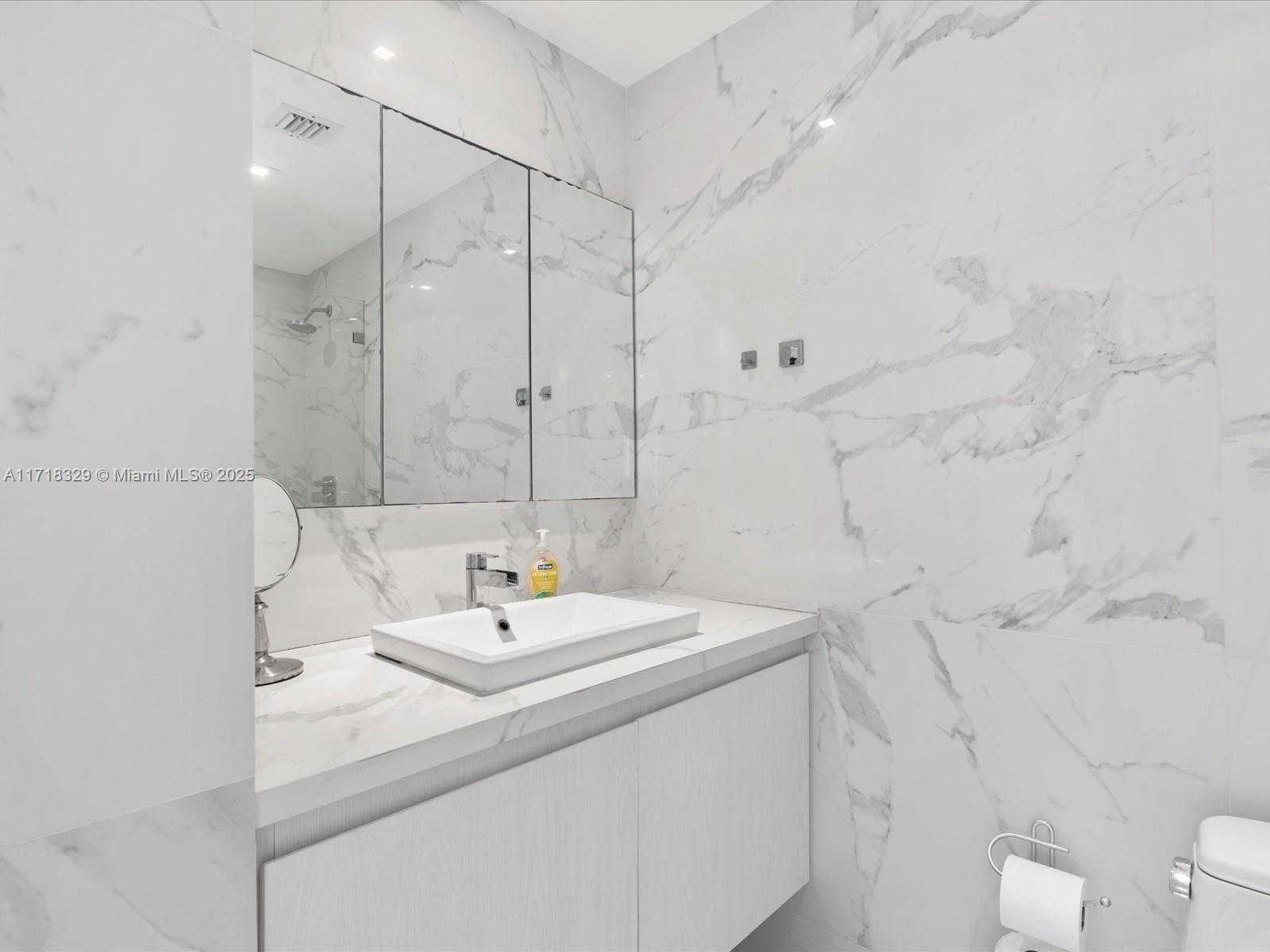 Small Image of 18011 BISCAYNE BLVD #PH05, Aventura Number 19
