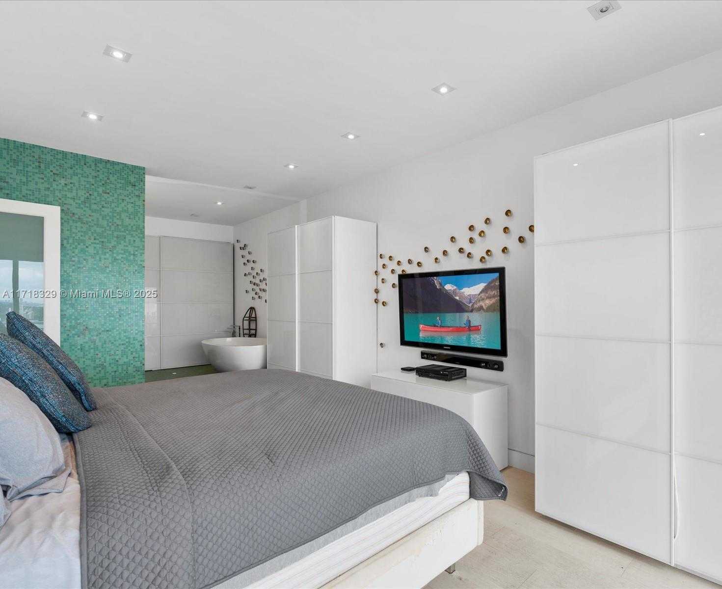 Small Image of 18011 BISCAYNE BLVD #PH05, Aventura Number 22