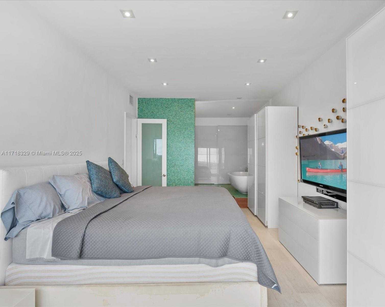Small Image of 18011 BISCAYNE BLVD #PH05, Aventura Number 25
