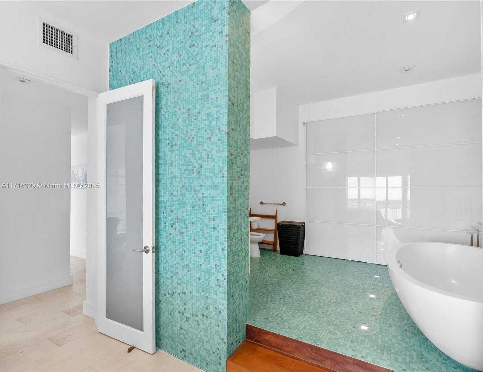 Small Image of 18011 BISCAYNE BLVD #PH05, Aventura Number 26