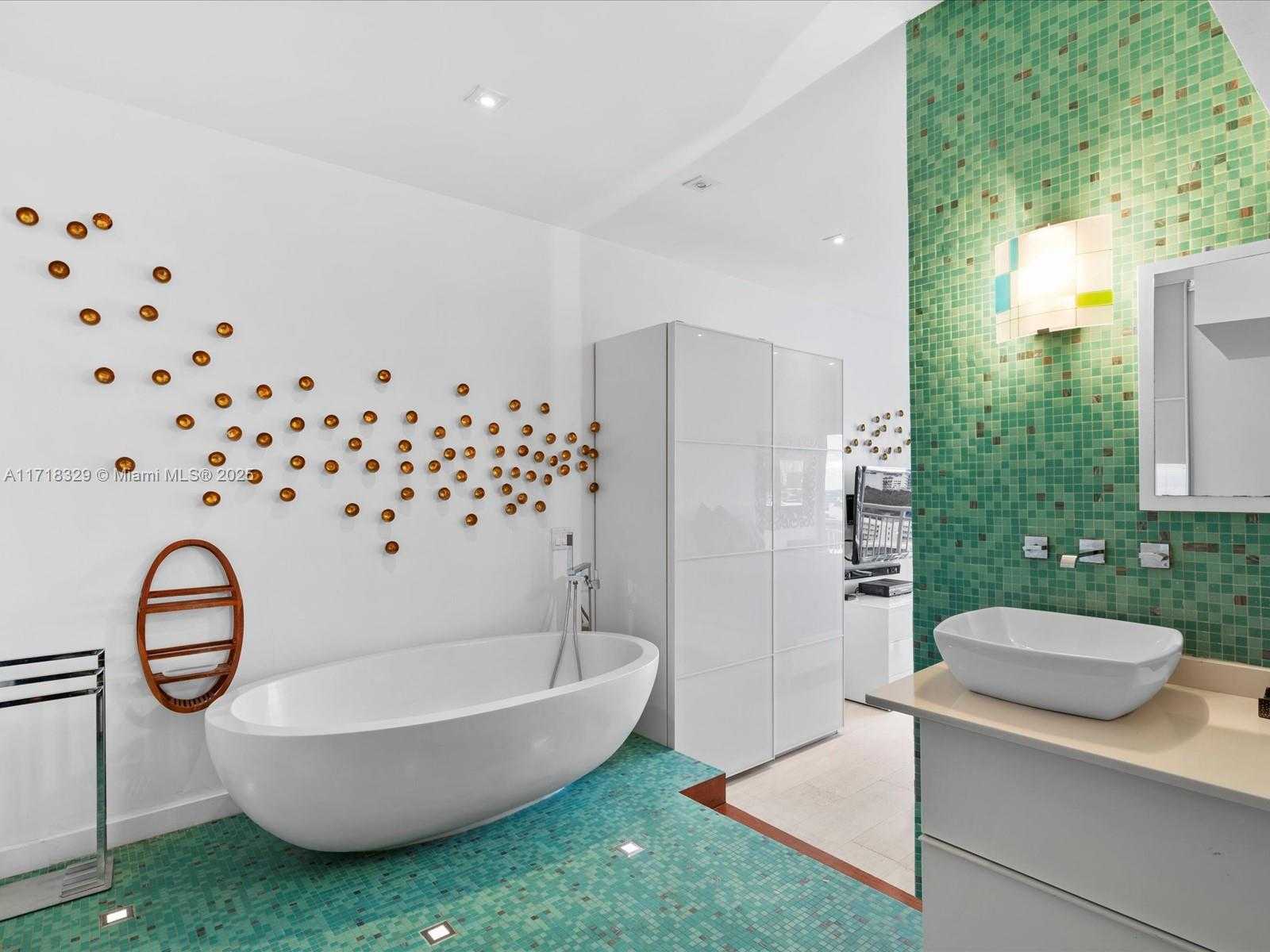 Small Image of 18011 BISCAYNE BLVD #PH05, Aventura Number 28