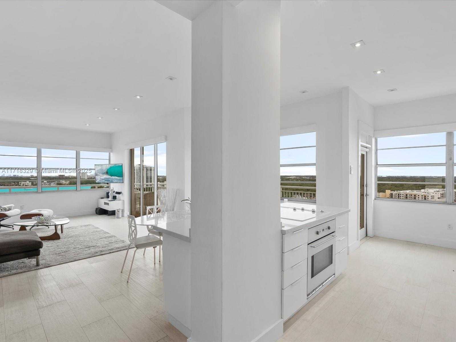 Small Image of 18011 BISCAYNE BLVD #PH05, Aventura Number 3