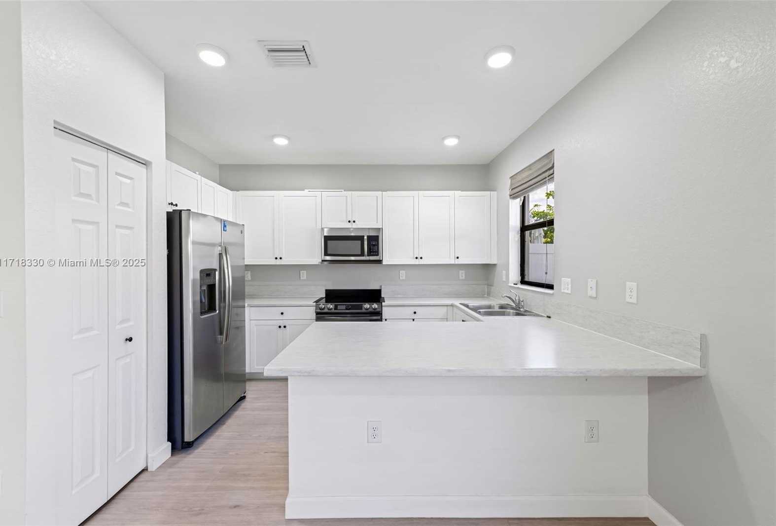 Small Image of 3383 WEST 106TH TER, Hialeah Number 16
