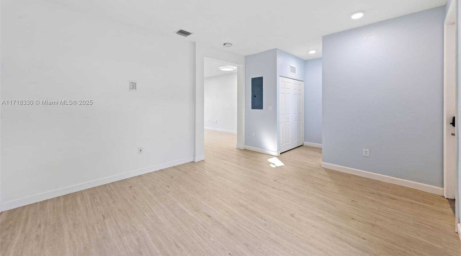 Small Image of 3383 WEST 106TH TER, Hialeah Number 21