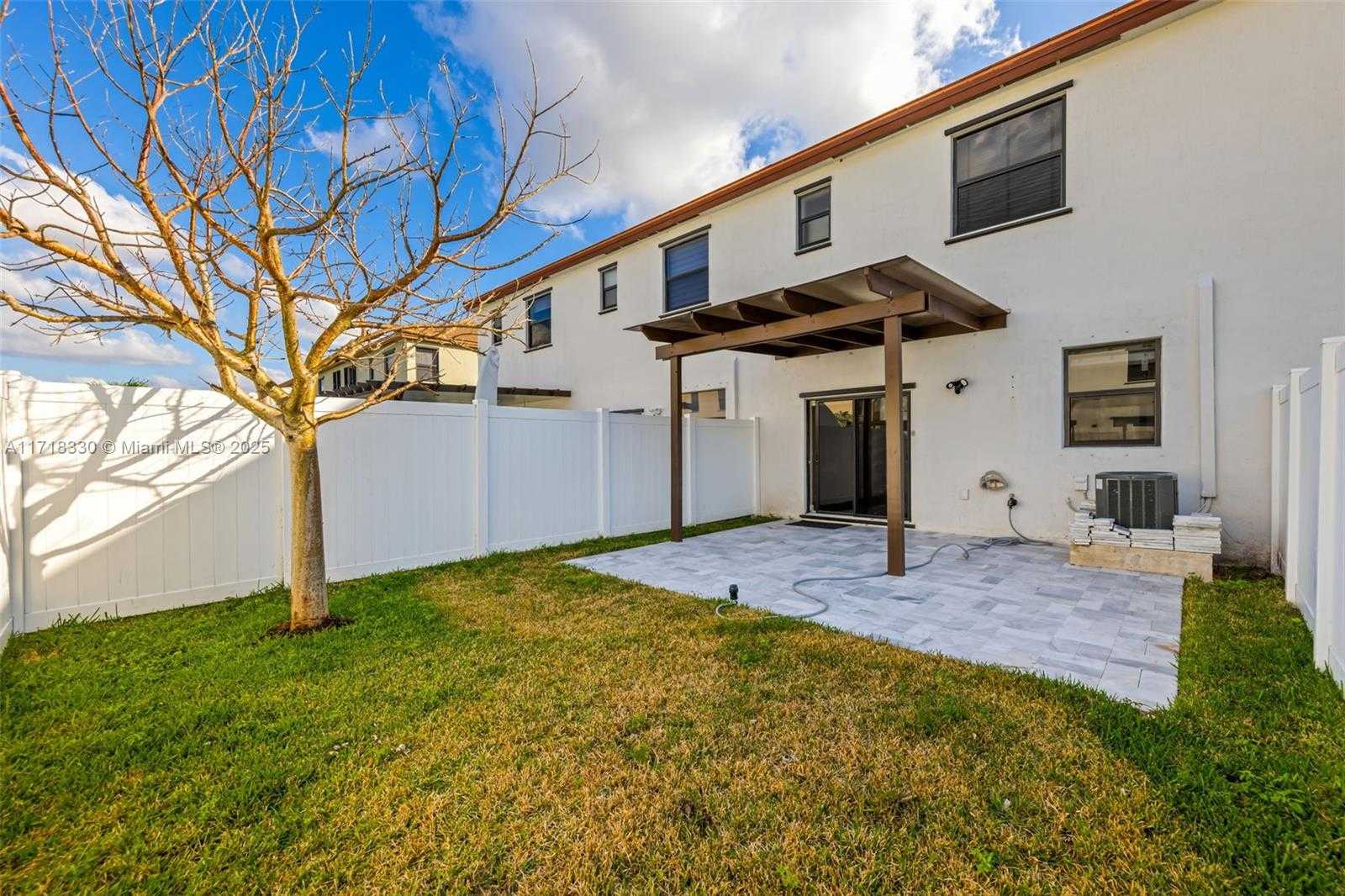 Small Image of 3383 WEST 106TH TER, Hialeah Number 4