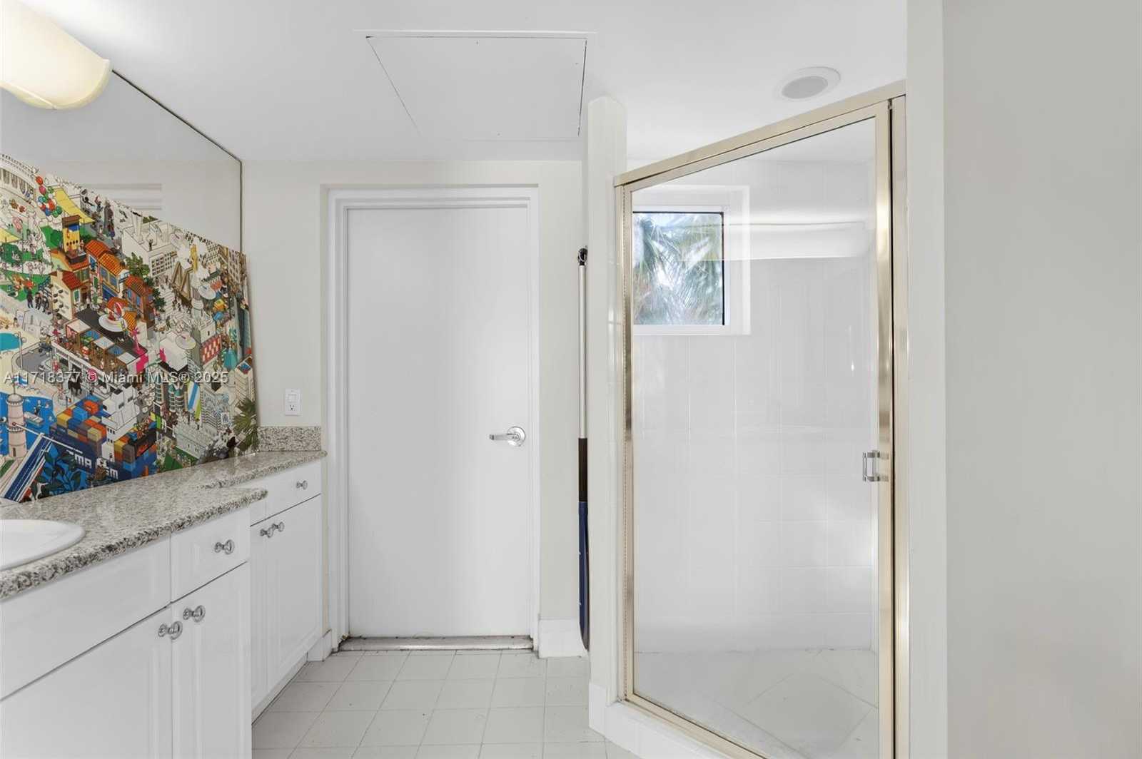 Small Image of 4775 Collins Ave, Miami Beach, FL 33140, USA Number 10
