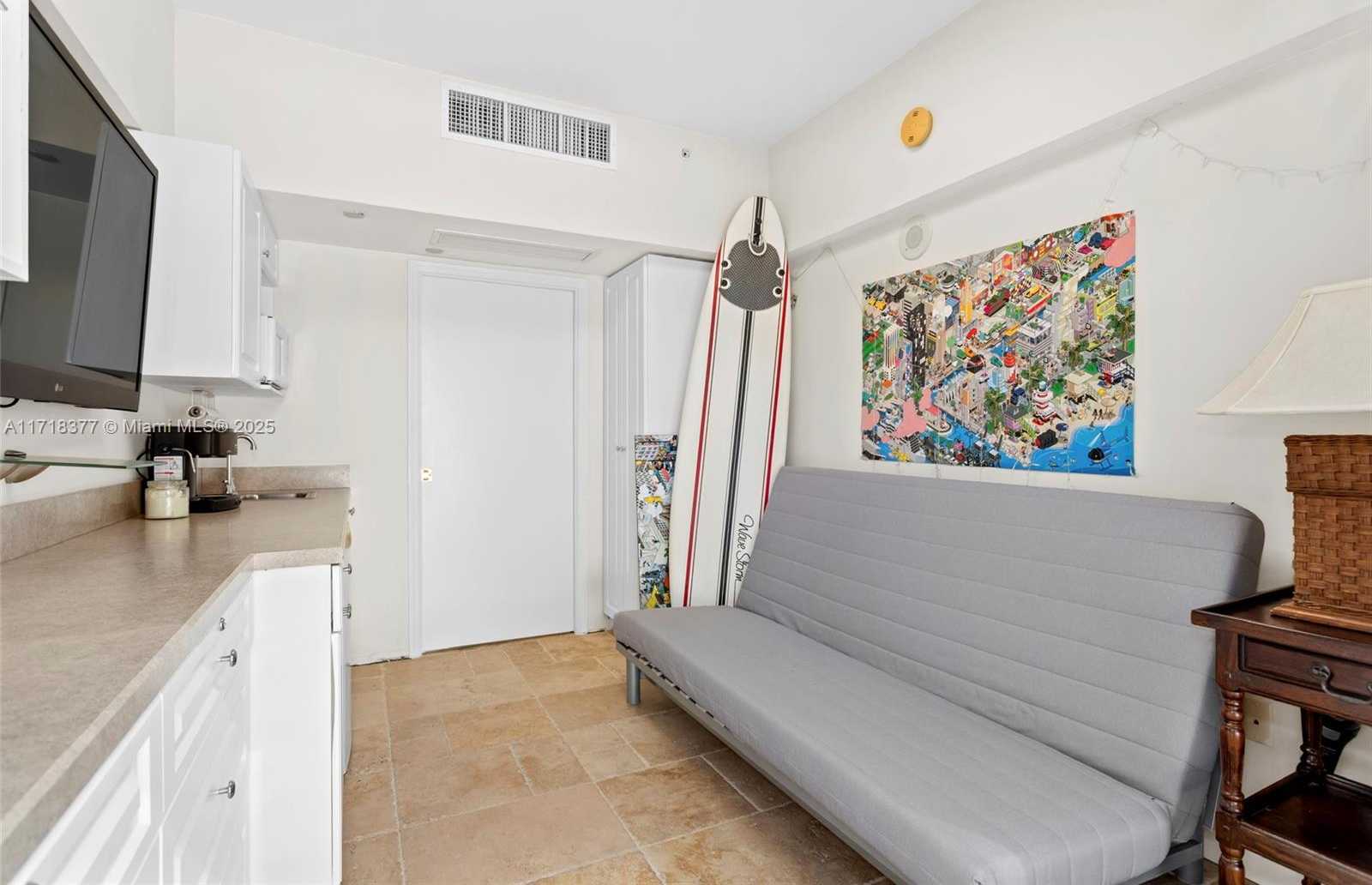 Small Image of 4775 Collins Ave, Miami Beach, FL 33140, USA Number 4