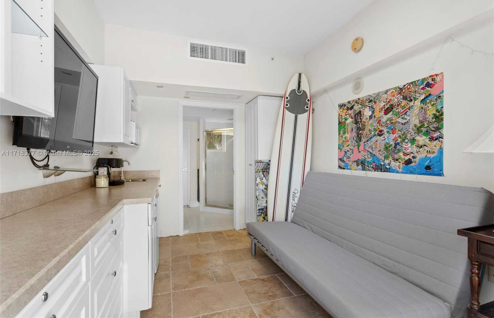 Small Image of 4775 Collins Ave, Miami Beach, FL 33140, USA Number 6