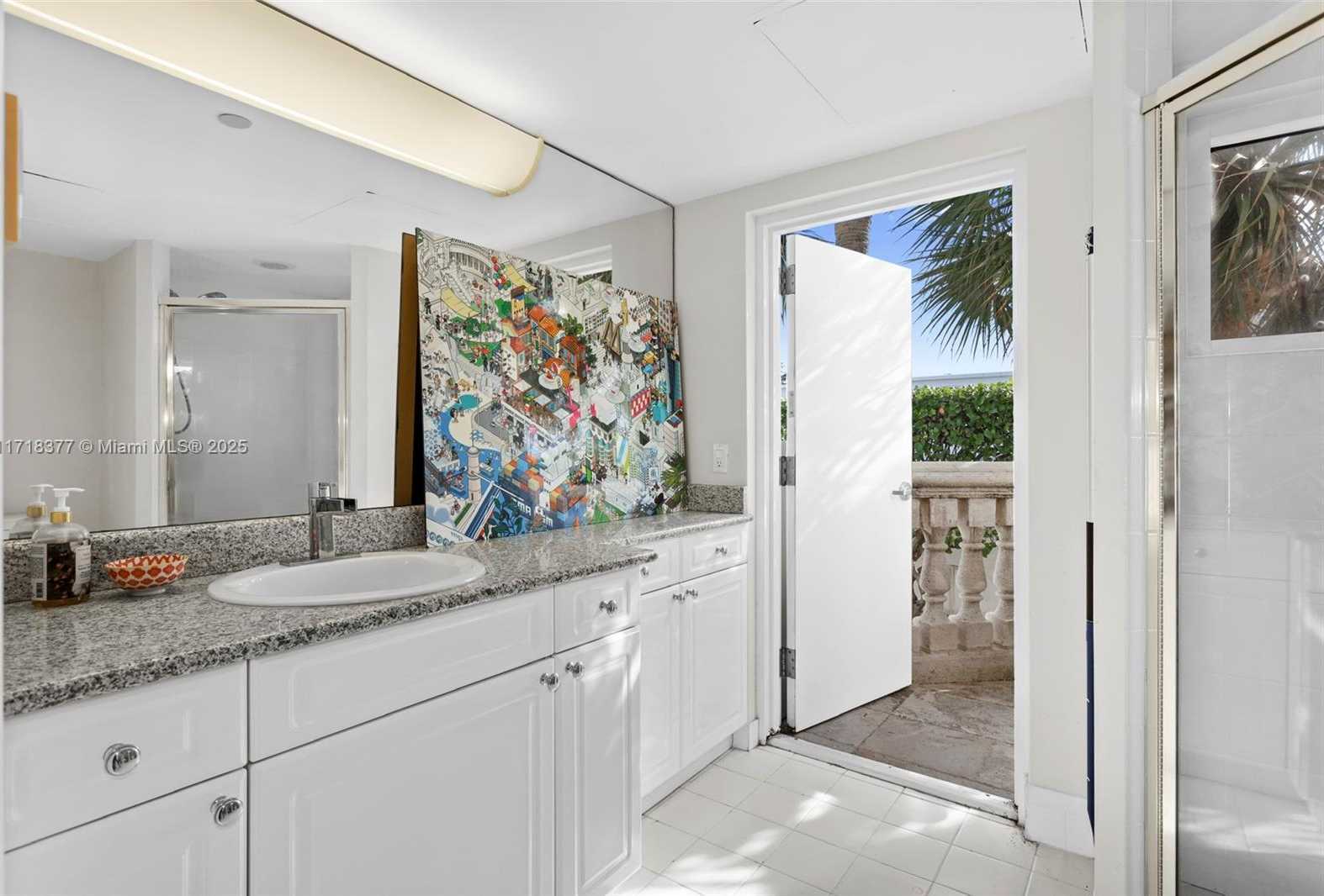 Small Image of 4775 Collins Ave, Miami Beach, FL 33140, USA Number 9