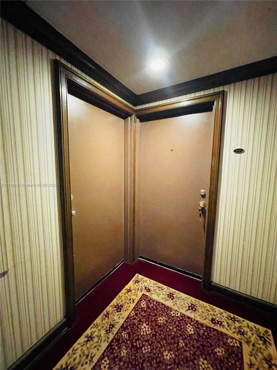 Small Image of 11111 Biscayne Blvd, Miami, FL 33181, USA Number 11