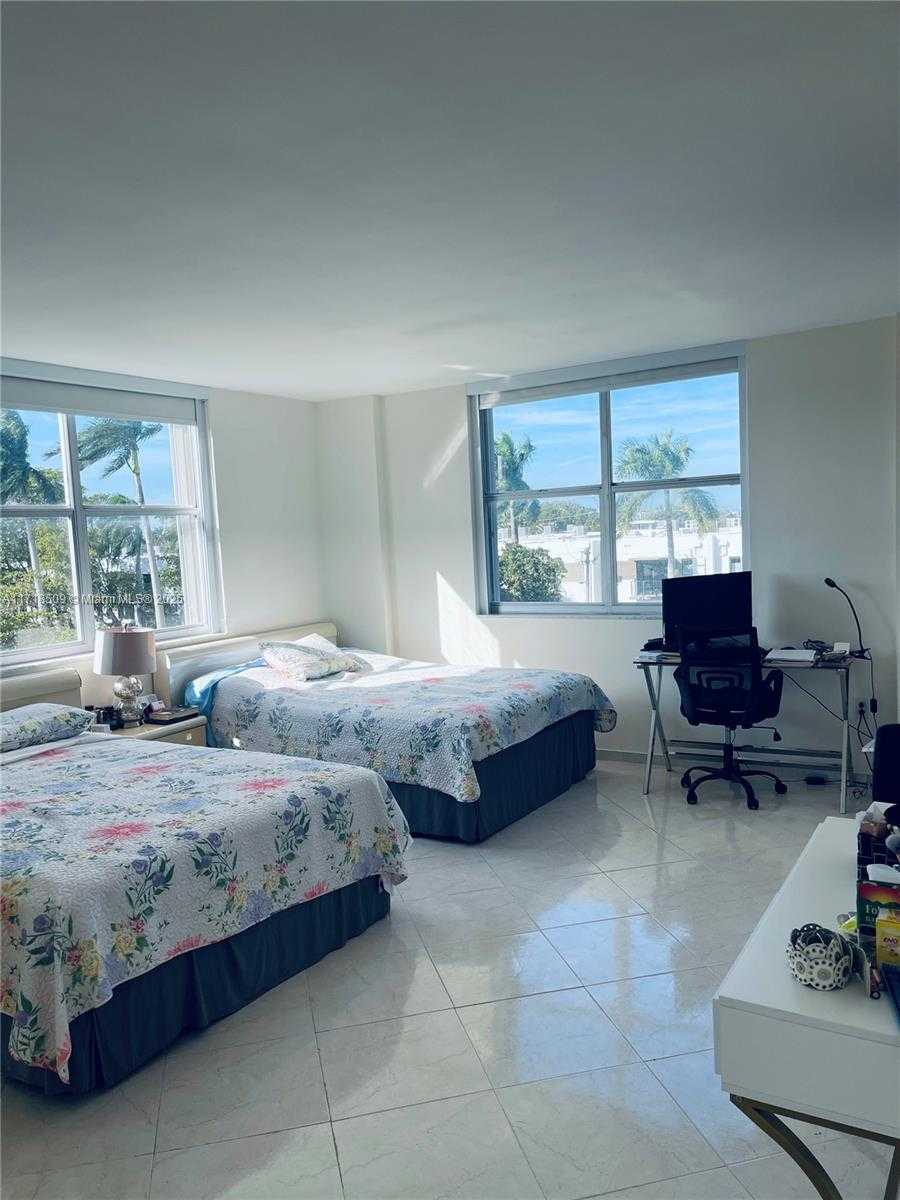Small Image of 11111 Biscayne Blvd, Miami, FL 33181, USA Number 12