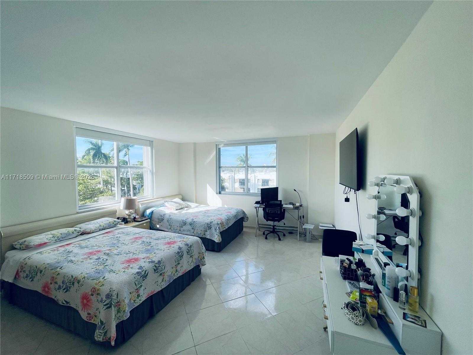 Small Image of 11111 Biscayne Blvd, Miami, FL 33181, USA Number 13