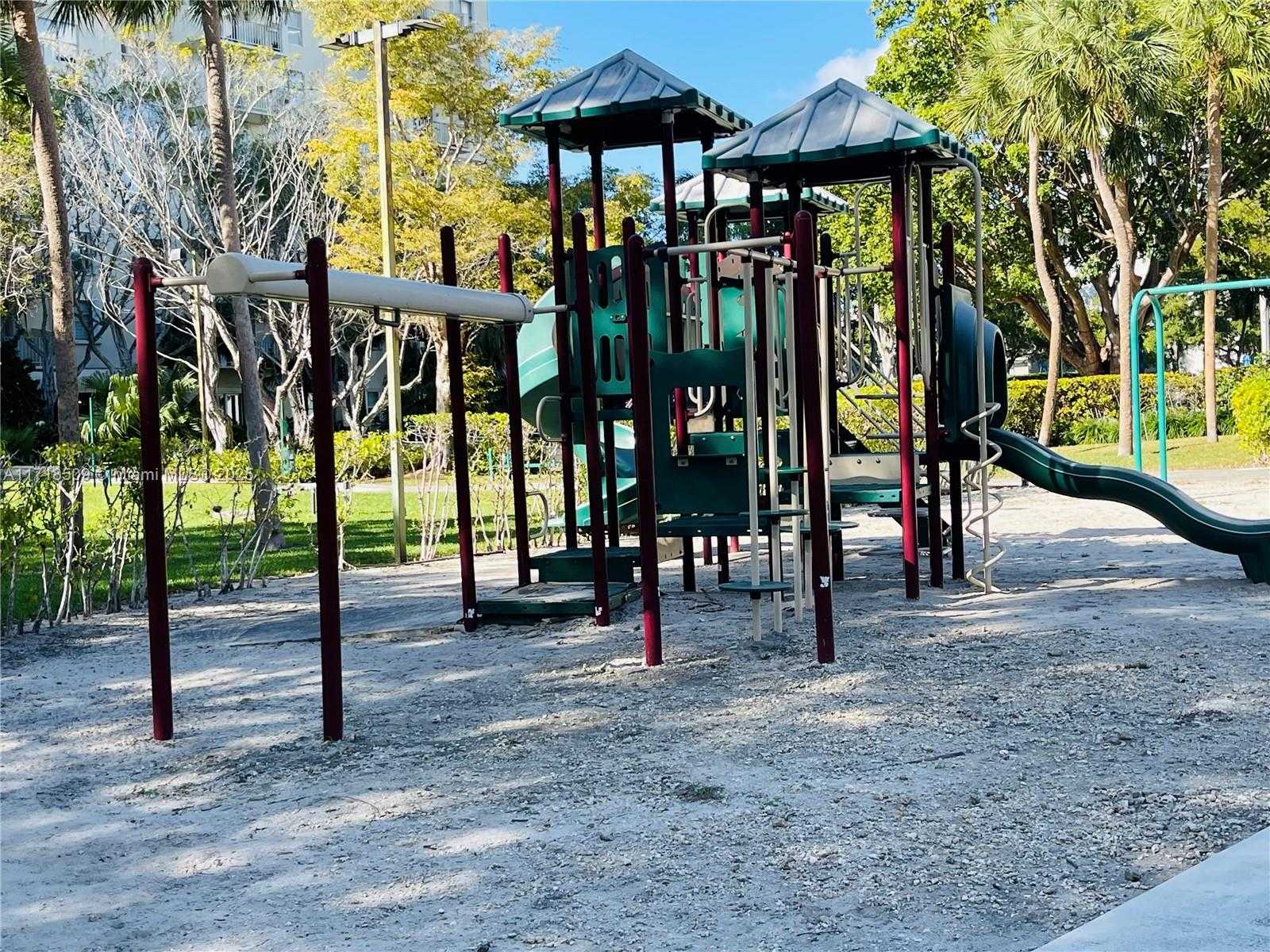 Small Image of 11111 Biscayne Blvd, Miami, FL 33181, USA Number 26