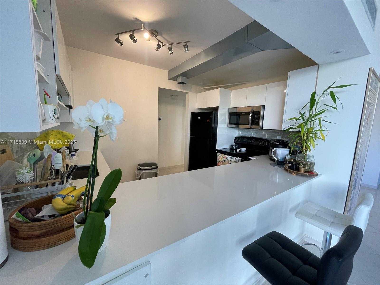 Small Image of 11111 Biscayne Blvd, Miami, FL 33181, USA Number 6