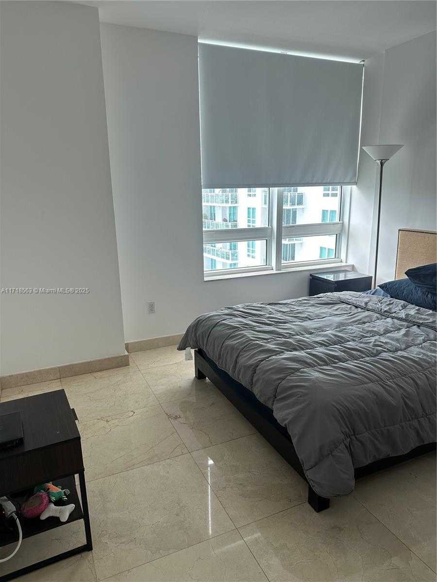 Small Image of 950 BRICKELL BAY DR #3505, Miami Number 18