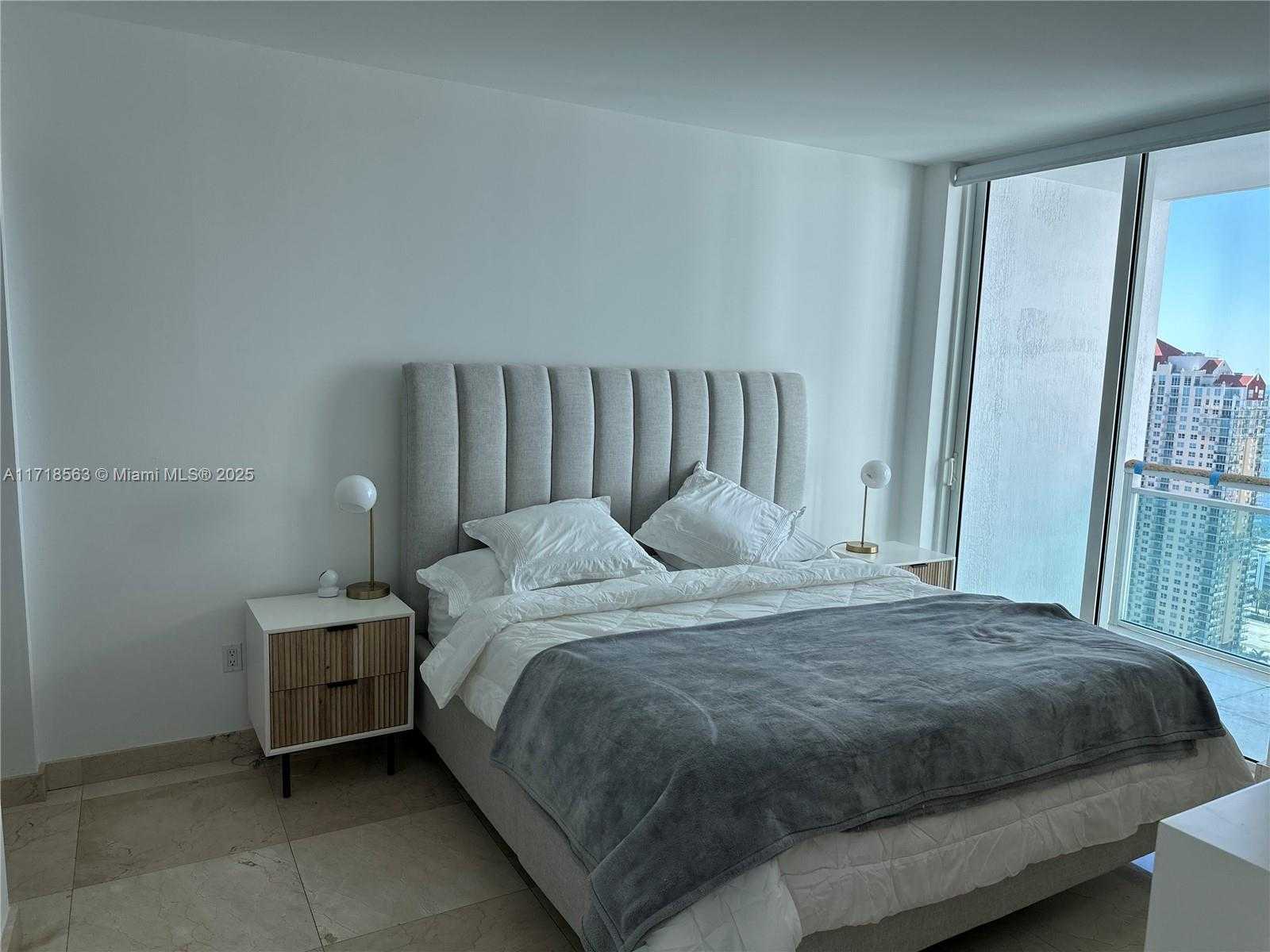 Small Image of 950 BRICKELL BAY DR #3505, Miami Number 20