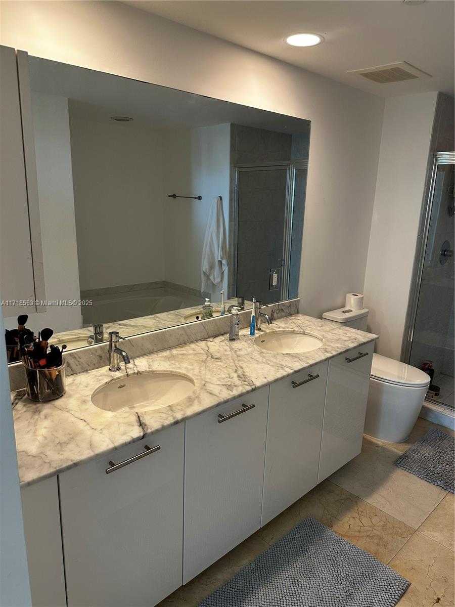 Small Image of 950 BRICKELL BAY DR #3505, Miami Number 24