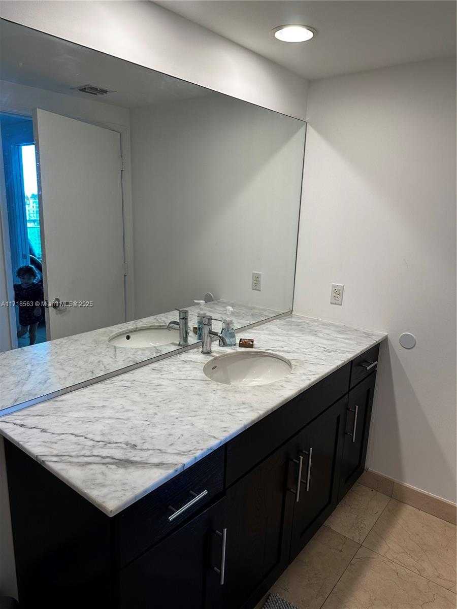 Small Image of 950 BRICKELL BAY DR #3505, Miami Number 28