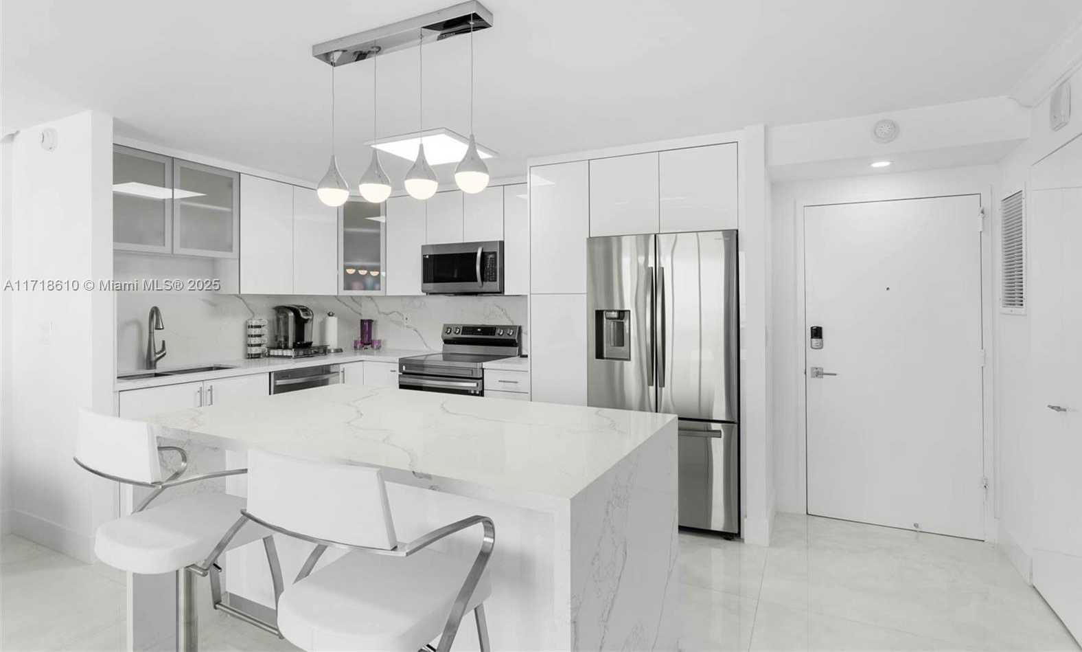 Small Image of 7135 COLLINS AVE #624, Miami Beach Number 2