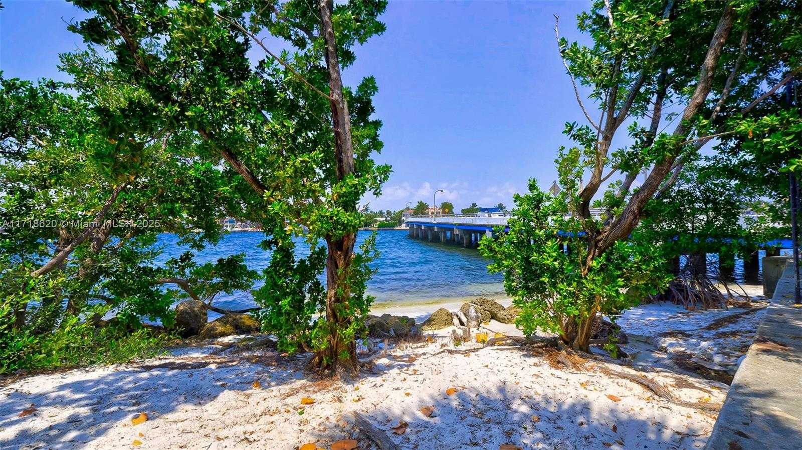 Small Image of 3 GROVE ISLE DR #C308, Miami Number 19