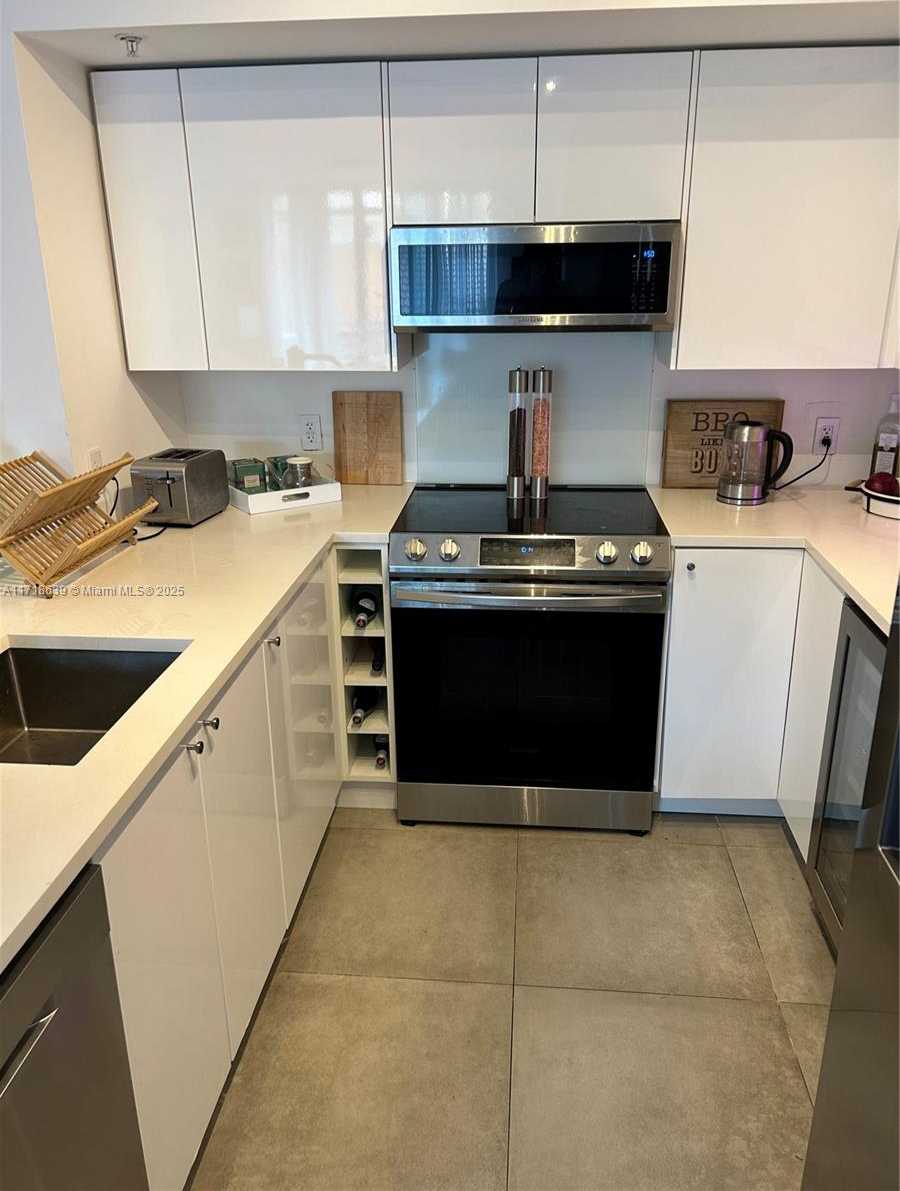 Small Image of 90 ALTON RD #303, Miami Beach Number 2