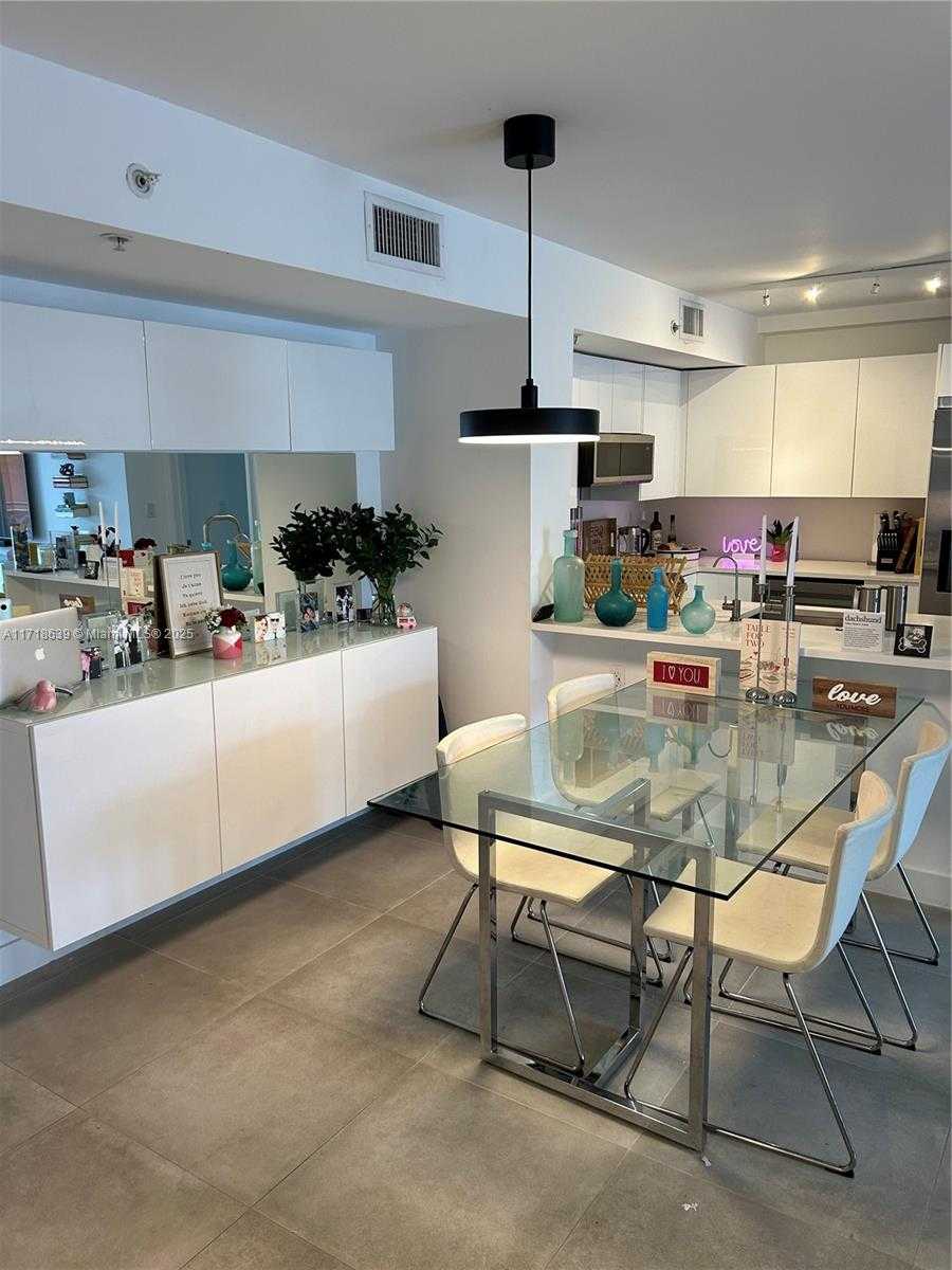 Small Image of 90 ALTON RD #303, Miami Beach Number 3