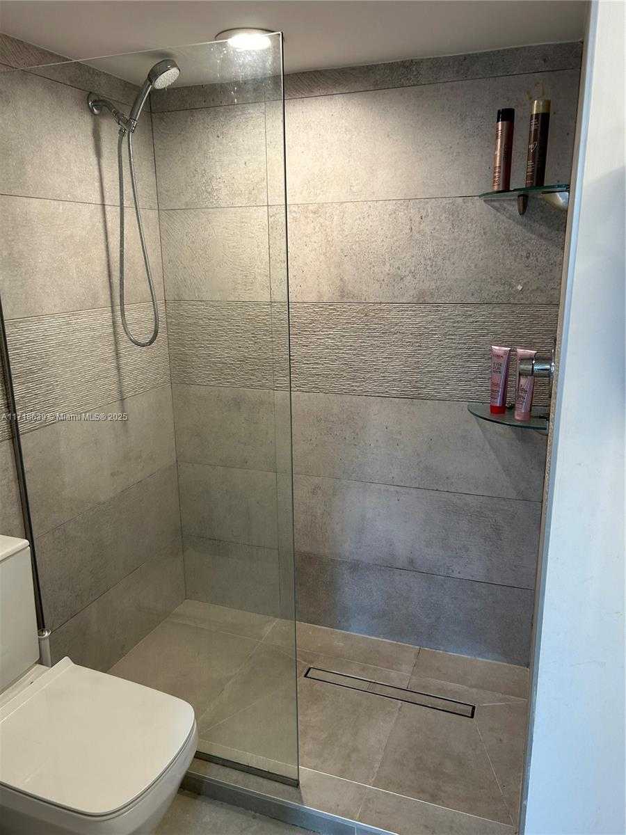 Small Image of 90 ALTON RD #303, Miami Beach Number 5