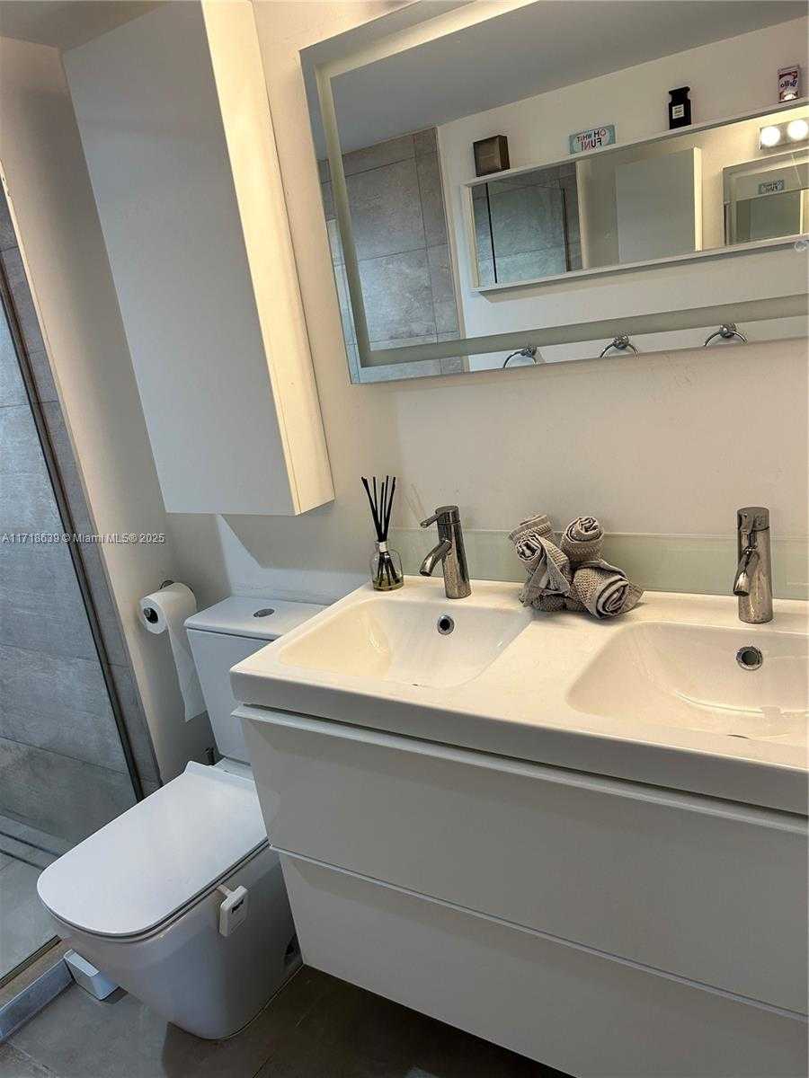 Small Image of 90 ALTON RD #303, Miami Beach Number 8