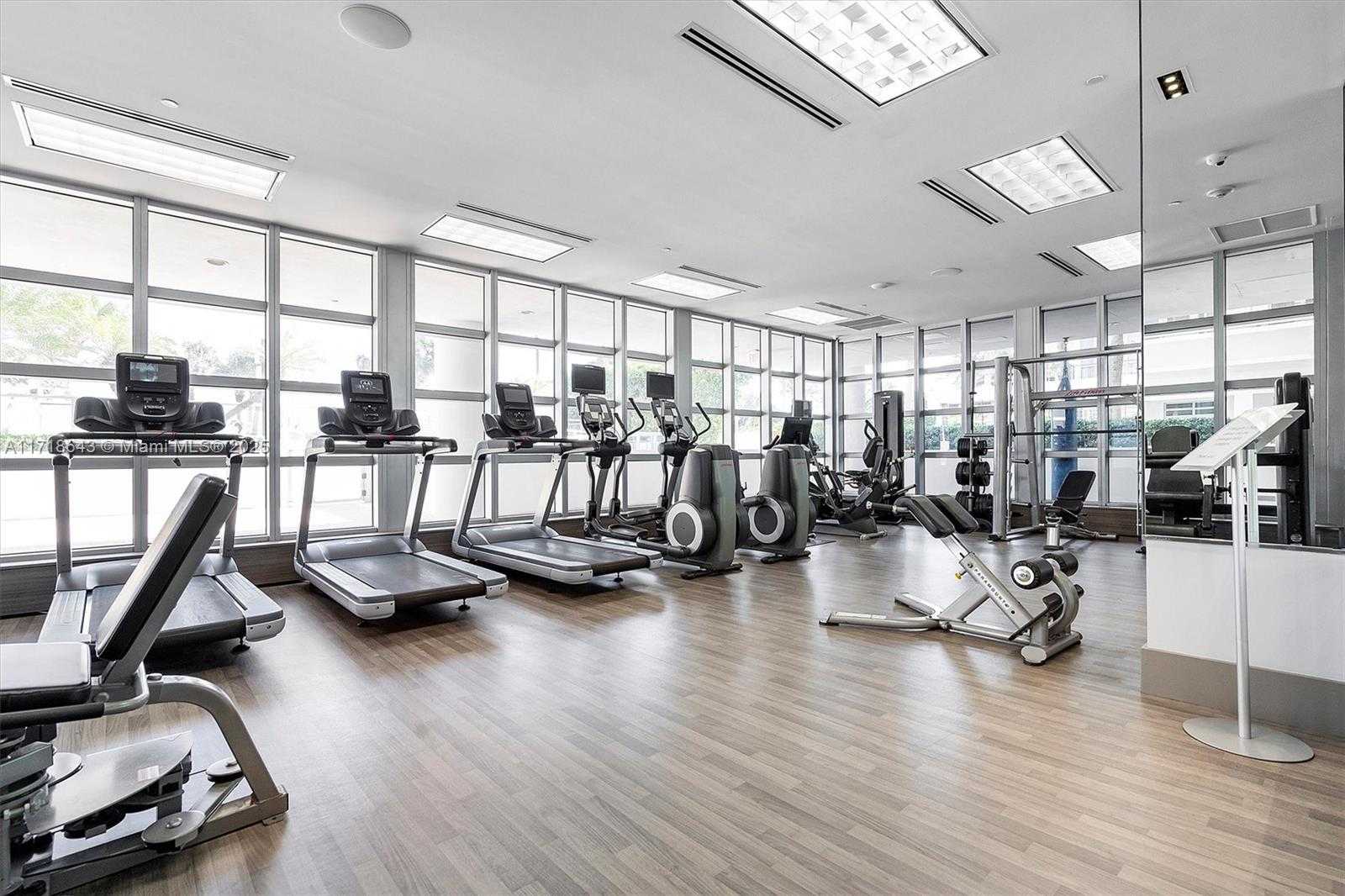Small Image of 3737 COLLINS AVE #S-804, Miami Beach Number 41