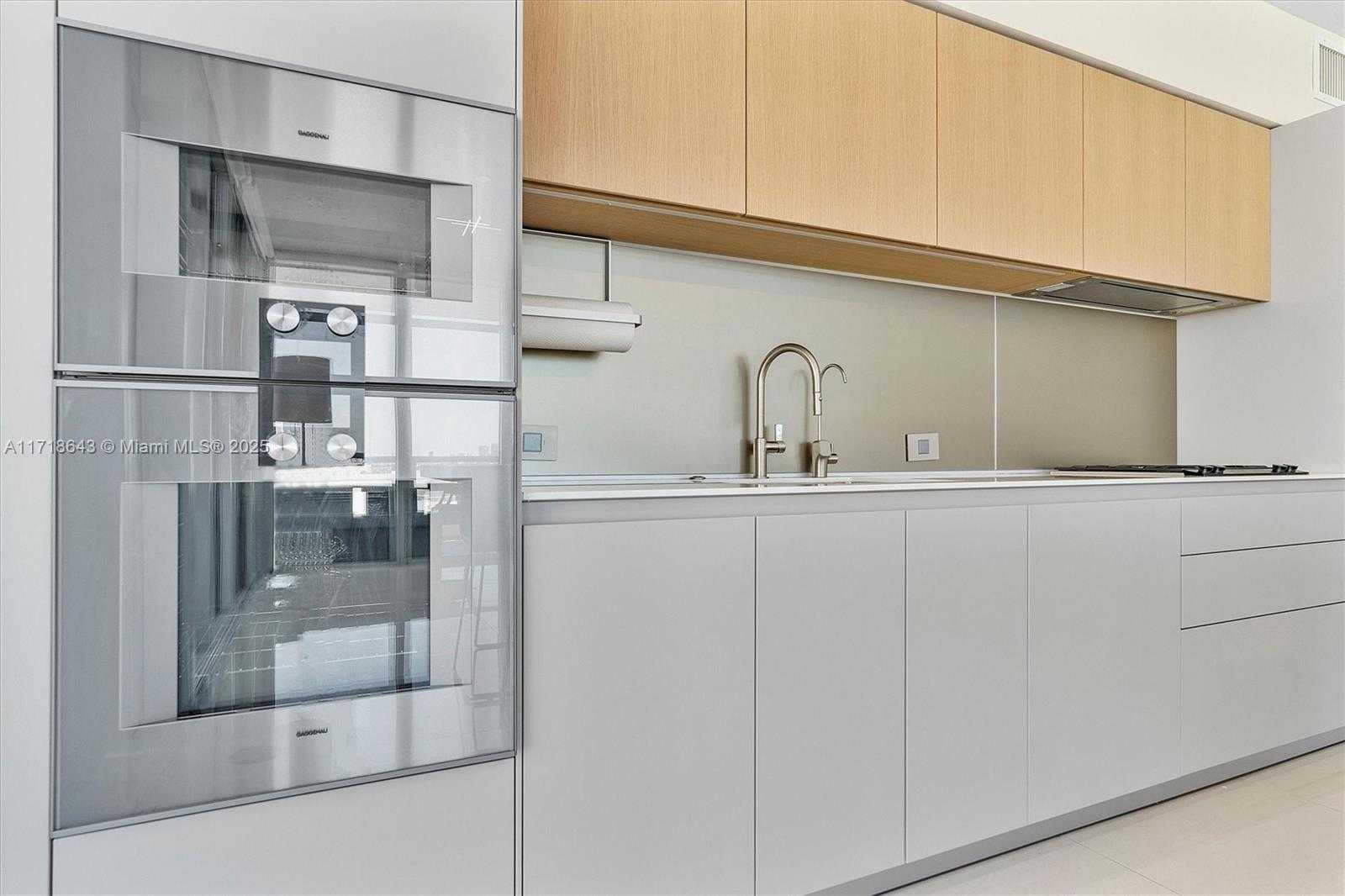 Small Image of 3737 COLLINS AVE #S-804, Miami Beach Number 9