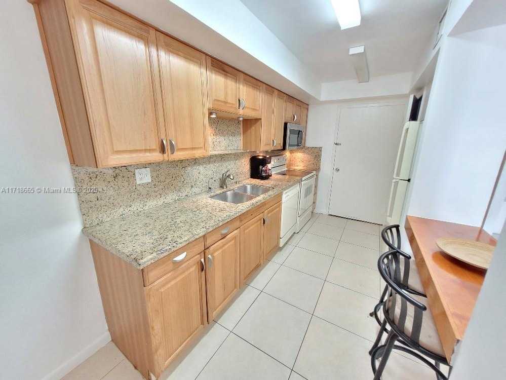 Small Image of 18081 BISCAYNE BLVD #802, Aventura Number 25