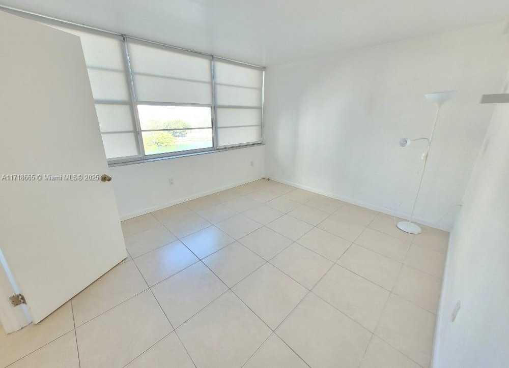 Small Image of 18081 BISCAYNE BLVD #802, Aventura Number 34
