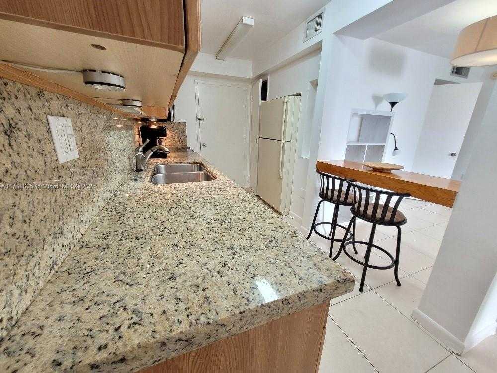 Small Image of 18081 BISCAYNE BLVD #802, Aventura Number 38