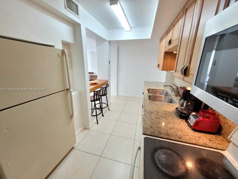 Small Image of 18081 BISCAYNE BLVD #802, Aventura Number 39