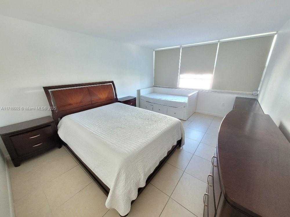 Small Image of 18081 BISCAYNE BLVD #802, Aventura Number 41