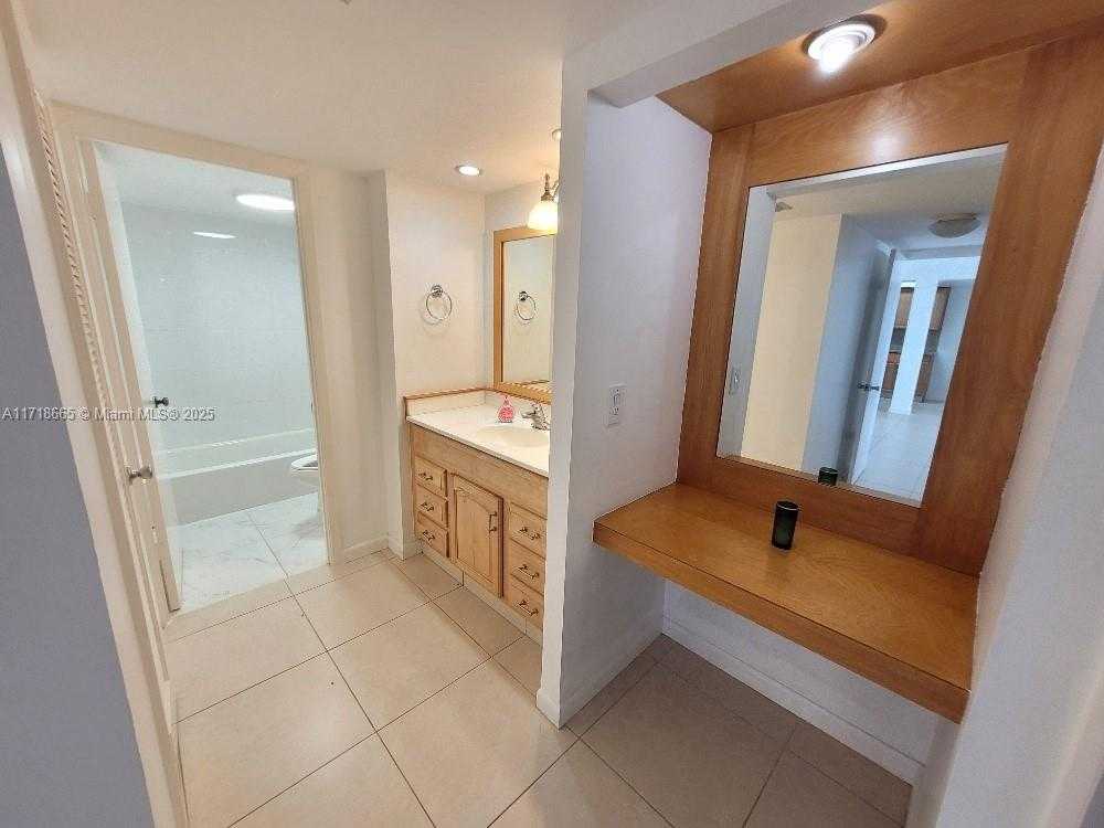 Small Image of 18081 BISCAYNE BLVD #802, Aventura Number 43