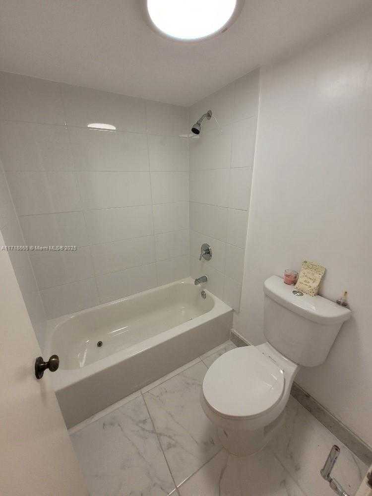 Small Image of 18081 BISCAYNE BLVD #802, Aventura Number 45
