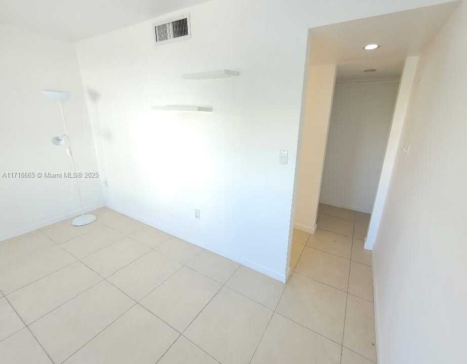 Small Image of 18081 BISCAYNE BLVD #802, Aventura Number 47