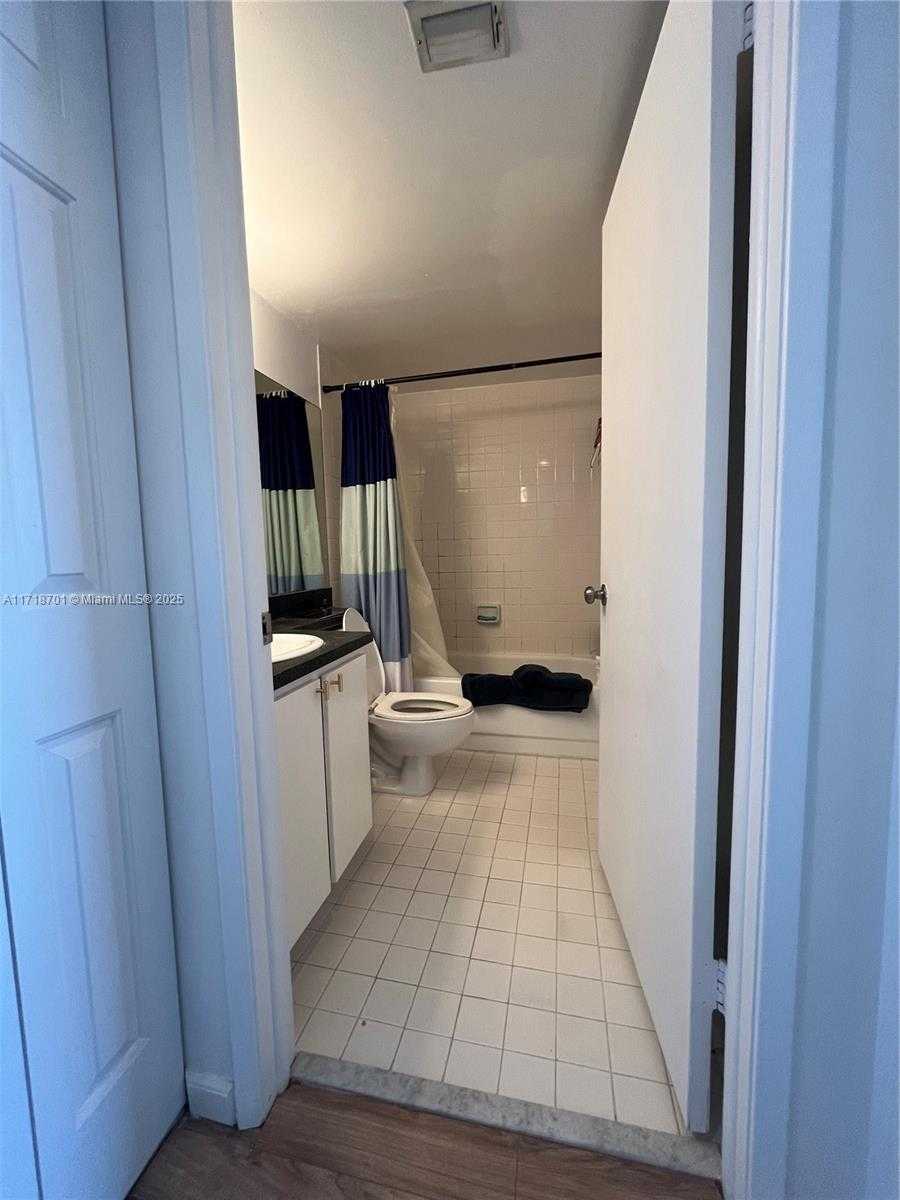 Small Image of 770 CLAUGHTON ISLAND DR #606, Miami Number 10