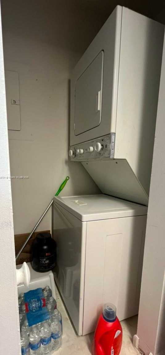 Small Image of 770 CLAUGHTON ISLAND DR #606, Miami Number 6